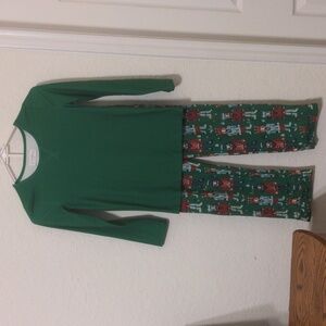SweetHoney Nutcracker Print Green & Red Girls Christmas Pajama Set. Size 10